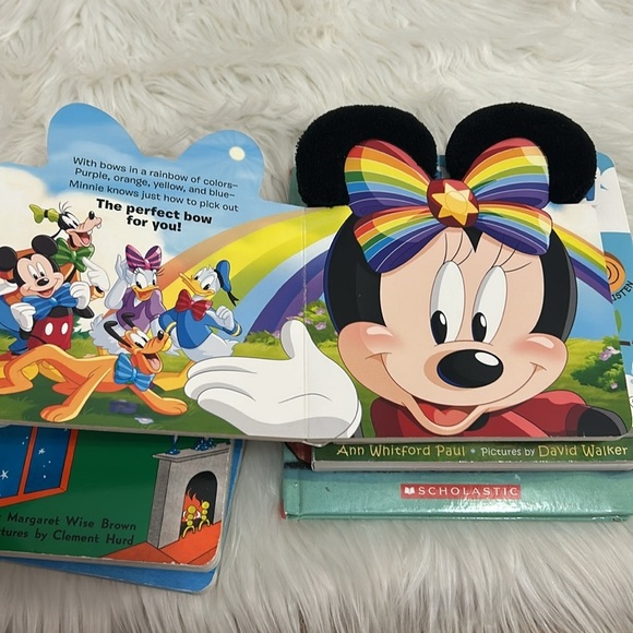 Popular baby toddler books Good night moon Minnie Mouse Set of 6 hardcover books - Picture 6 of 8